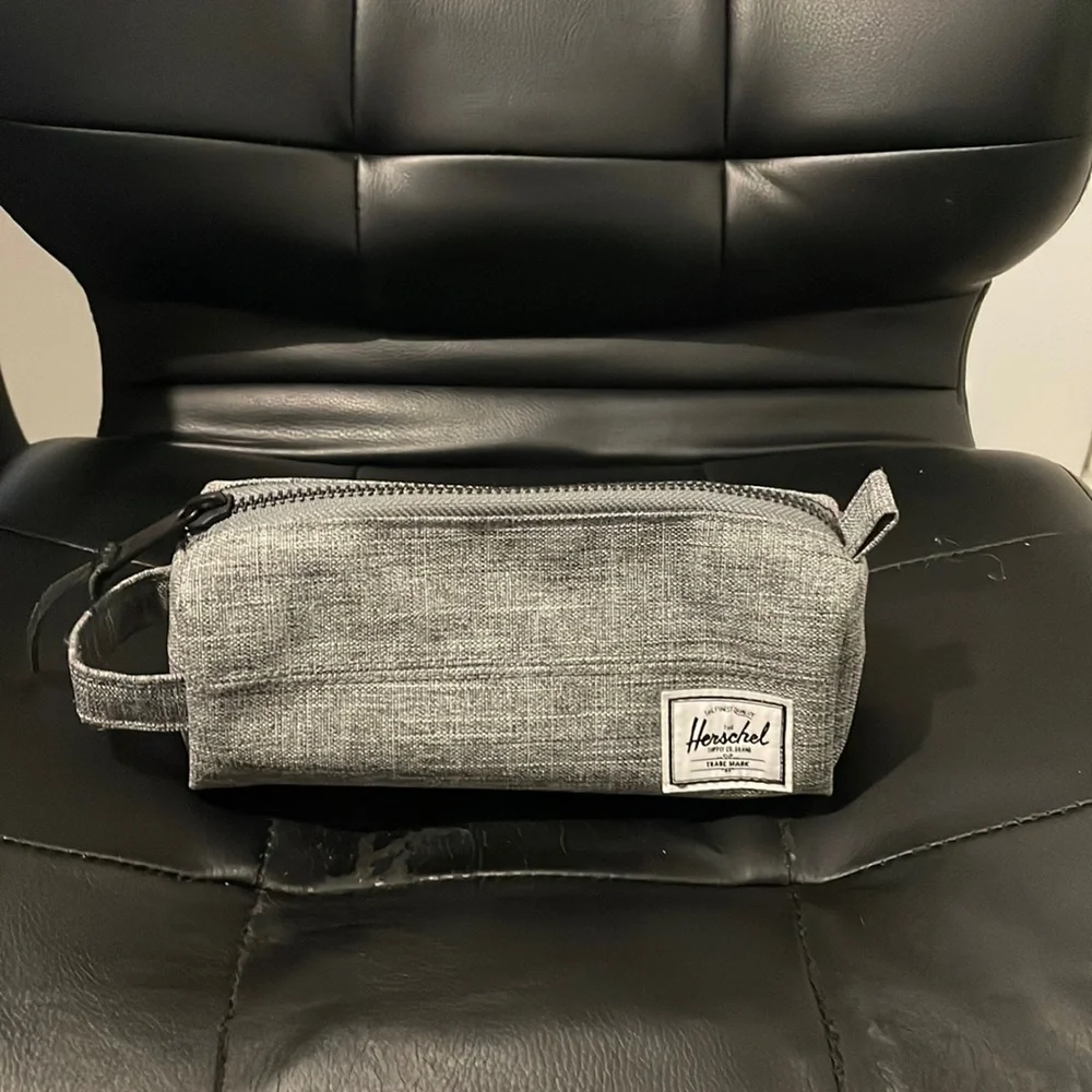 Pencil case - Picture 1 of 6